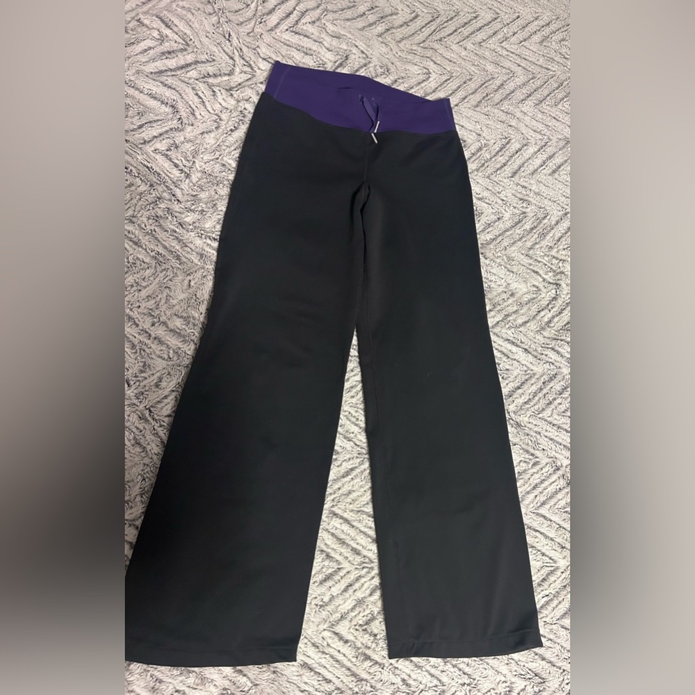 LULULEMON like new wide leg pant 6